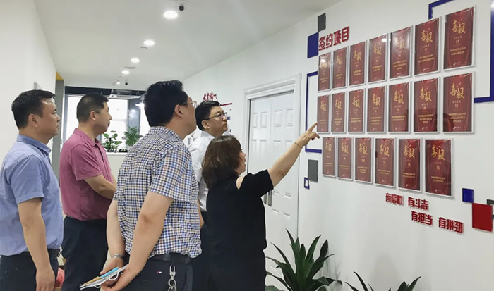 雨花台区区政府和区科技局领导一行莅临益索公司参观指导